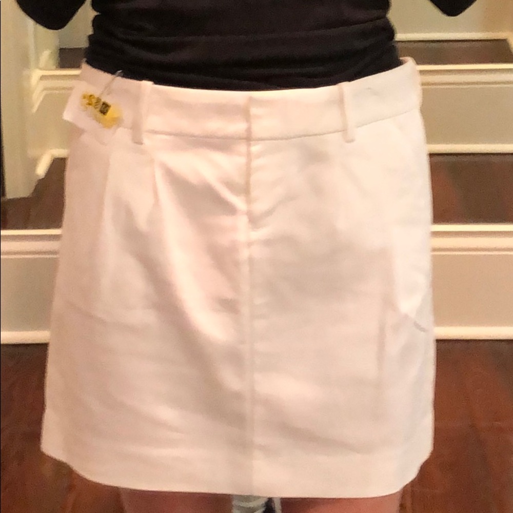 Old Navy white skirt, size 0, great condition